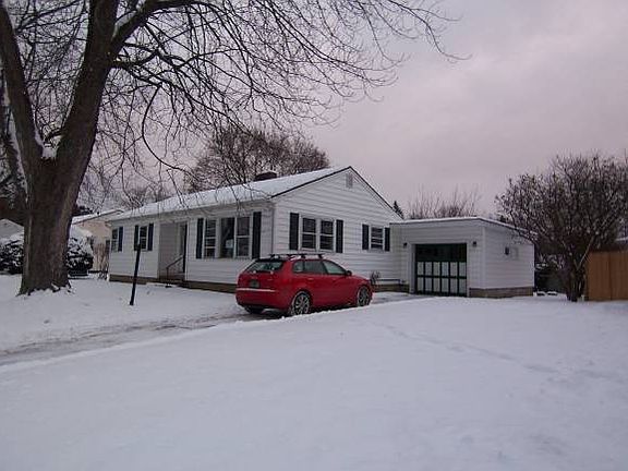 2nd image of 18 Davis Pkwy