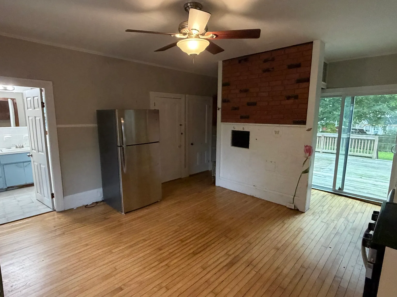 3 bed, 1200 sqft, $3,000 — Photo 4