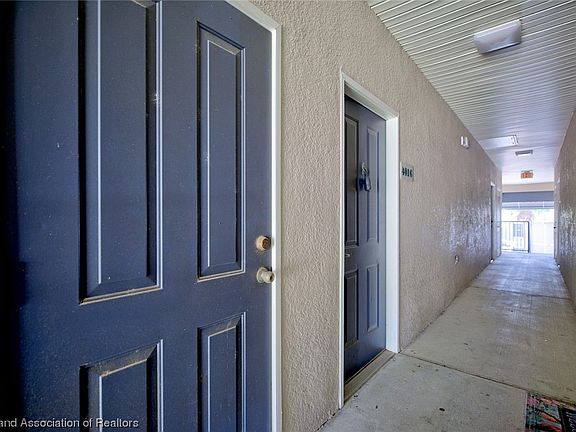 3rd image of 4016 Hemingway Cir