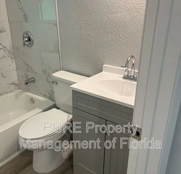 1135 NE 9th Ave — Photo 19