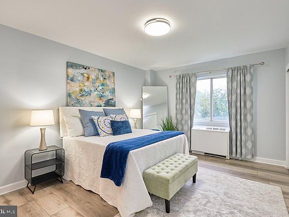 5th image of 3601 5th St S APT 210