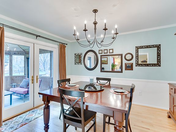 Dining Room w/ Porch Access