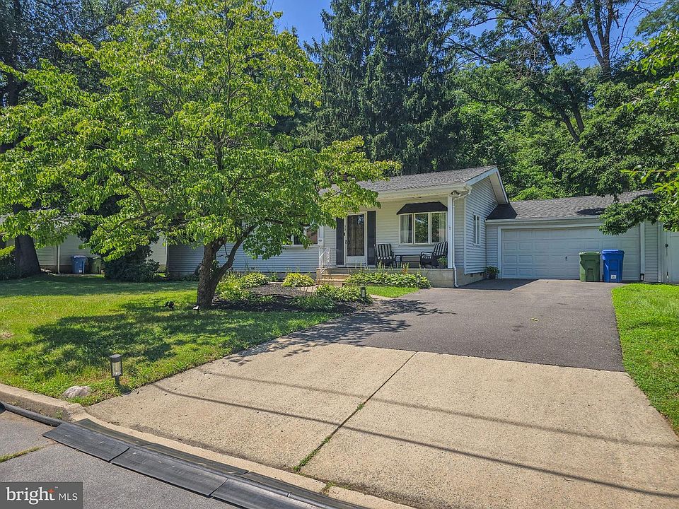1st image of 33 Delwood Rd