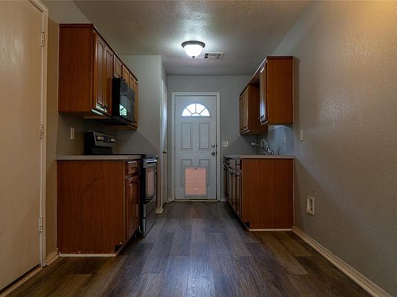 5th image of 1001 Hyacinth Hollow Dr