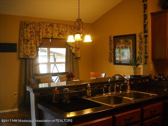 4th image of 5295 Payton Dr W