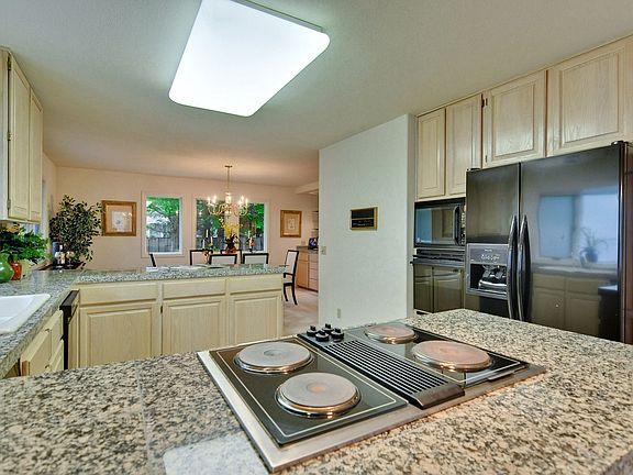 4th image of 740 Layne Ct