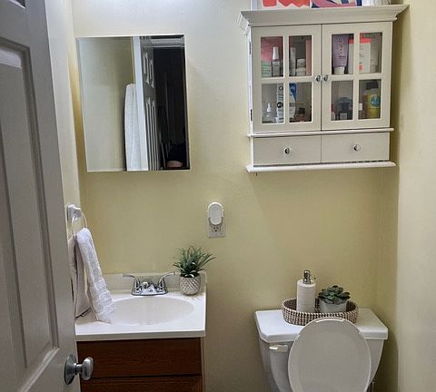 4th image of 15 Vine St #6