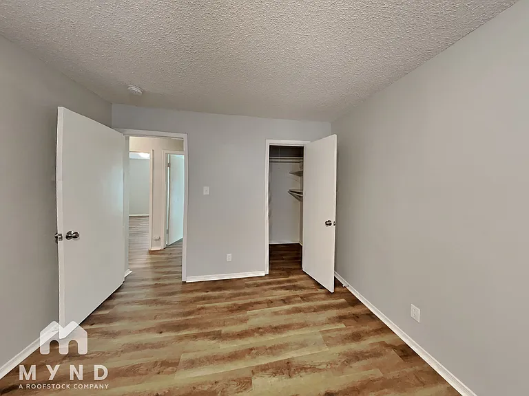 915 Winnie St — Photo 9