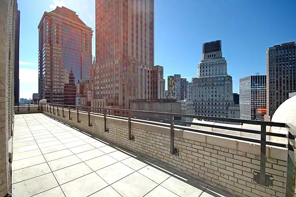 Sold by Avenue Real Estate | media 21