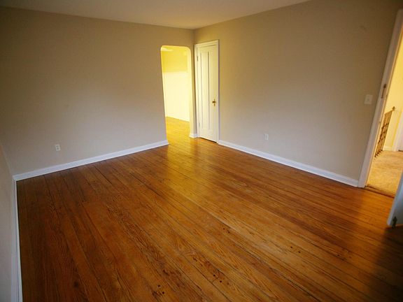 3rd image of 2813 Lawndale Ave
