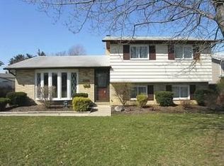 3400 Dawn Dr, North Olmsted, OH 44070