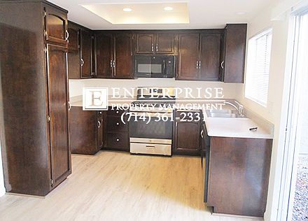 2nd image of 184 S Los Mesquites St