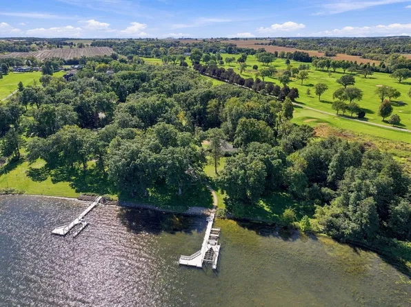 N1876 Wildwood Dr, Lake Geneva, WI 53147