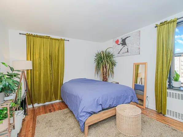 2140 Knapp Street image 17 of 21