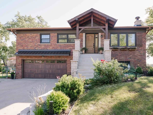 8050 W 91st Pl, Hickory Hills, IL 60457