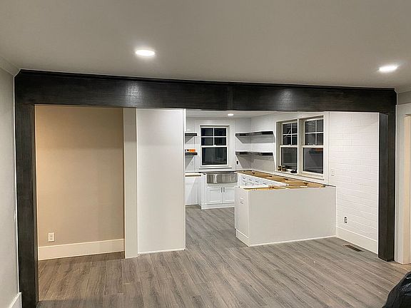 5th image of 162 Collins Ave