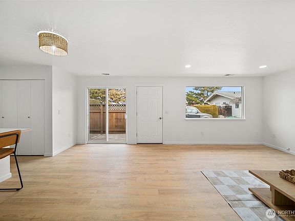 5th image of 100 Simon Street #13