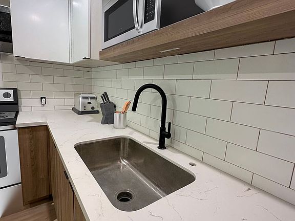 4th image of 1312 N Citrus Ave #653