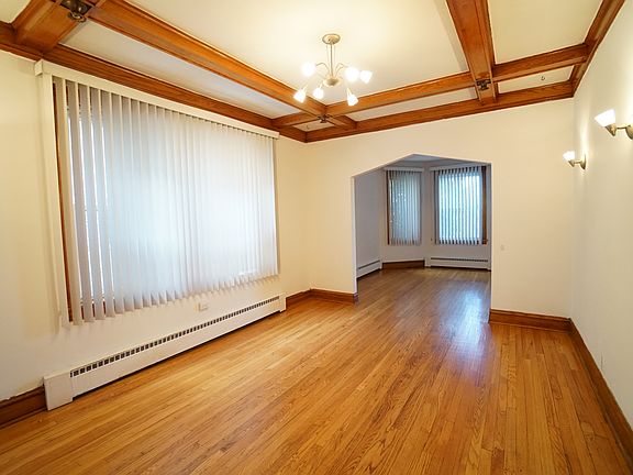 4th image of 3129 N Hamlin Ave #1
