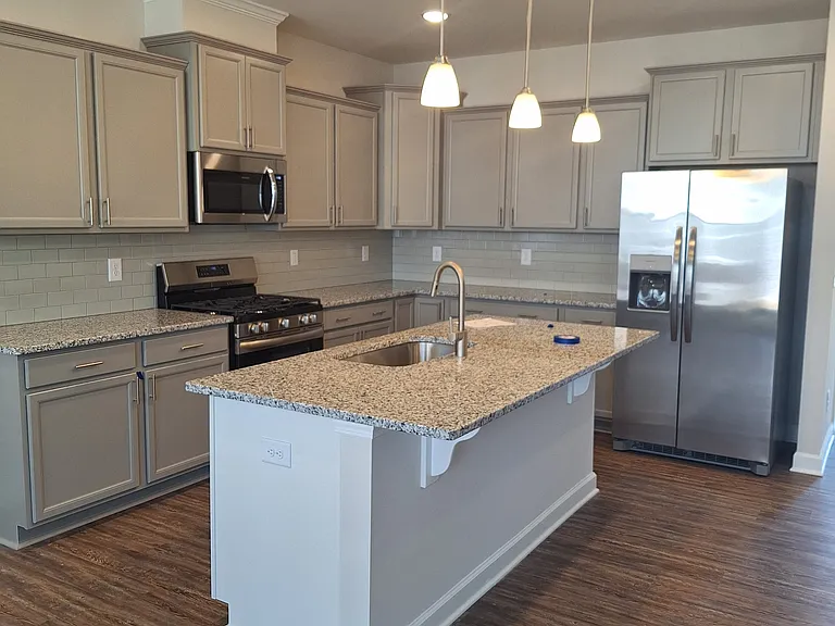 34 Gregory Village Dr — Photo 8