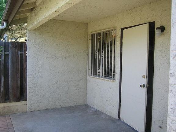 3rd image of 6074 N Maroa Ave APT 102