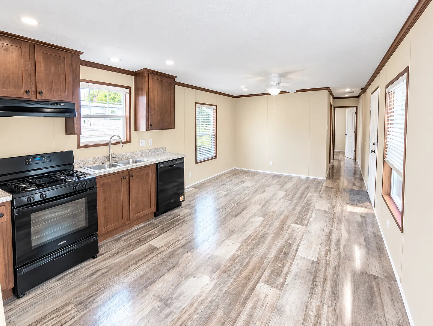 5415 Southern Ct — Photo 2
