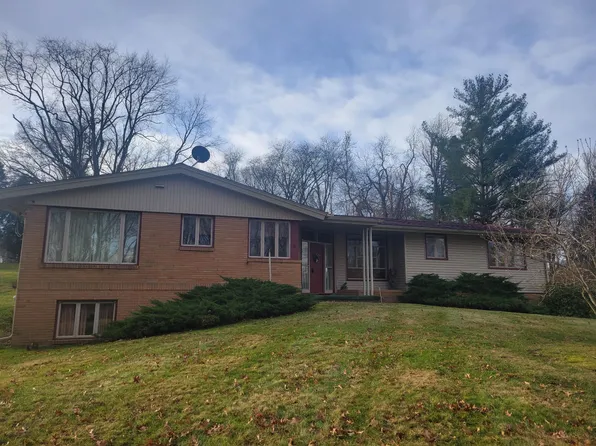 904 Locust Ln, Albion, MI 49224