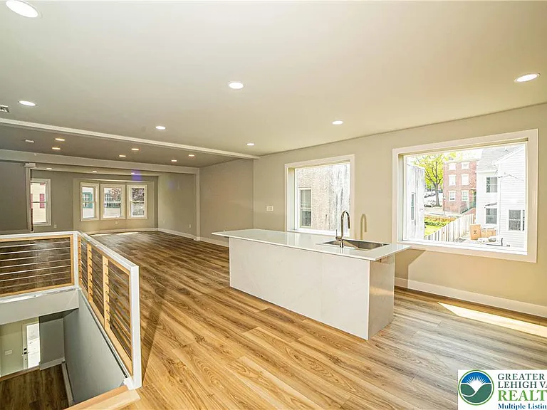 521 Ferry St #PENTHOUSE — Photo 3