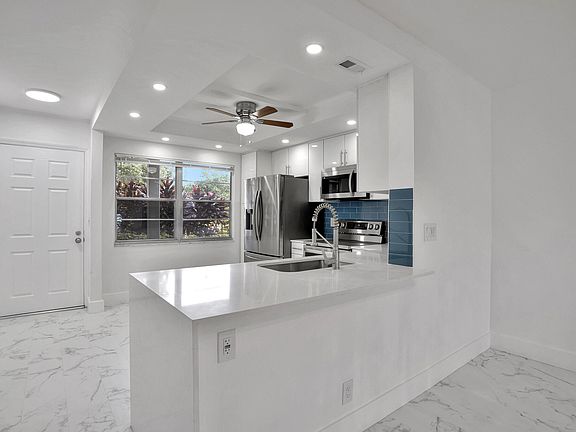 3rd image of 2503 Antigua Ter APT B1