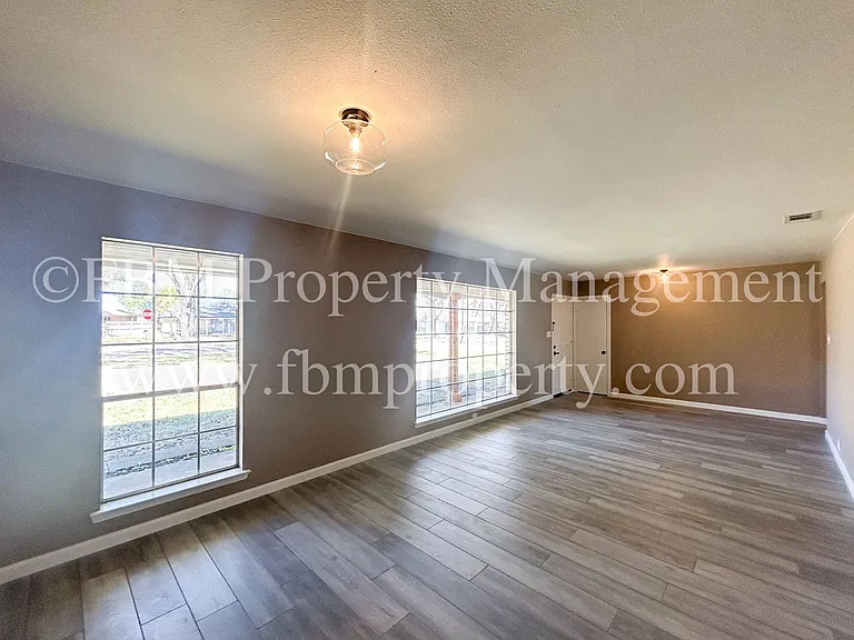 1005 Sunset Dr — Photo 10