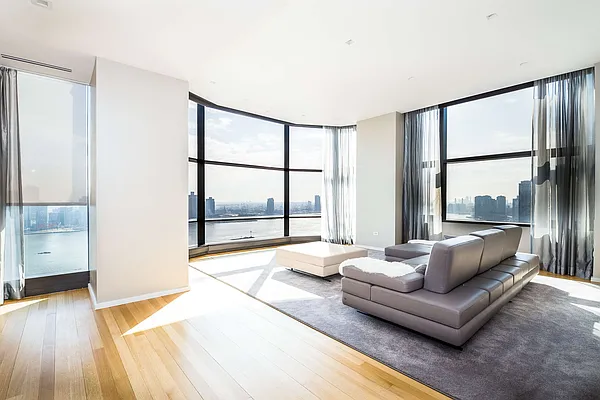 Rented by Chase Global Realty Corp | media 14