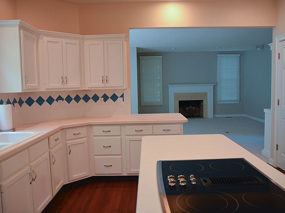 2nd image of 854 Aylesbury Dr