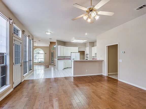 5th image of 2305 Pittner Ln