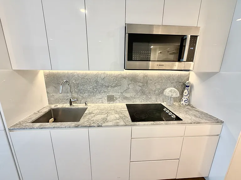 987 Queen St #329 — Photo 7