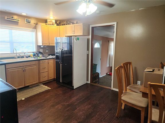 5th image of 647 Wilson Ave
