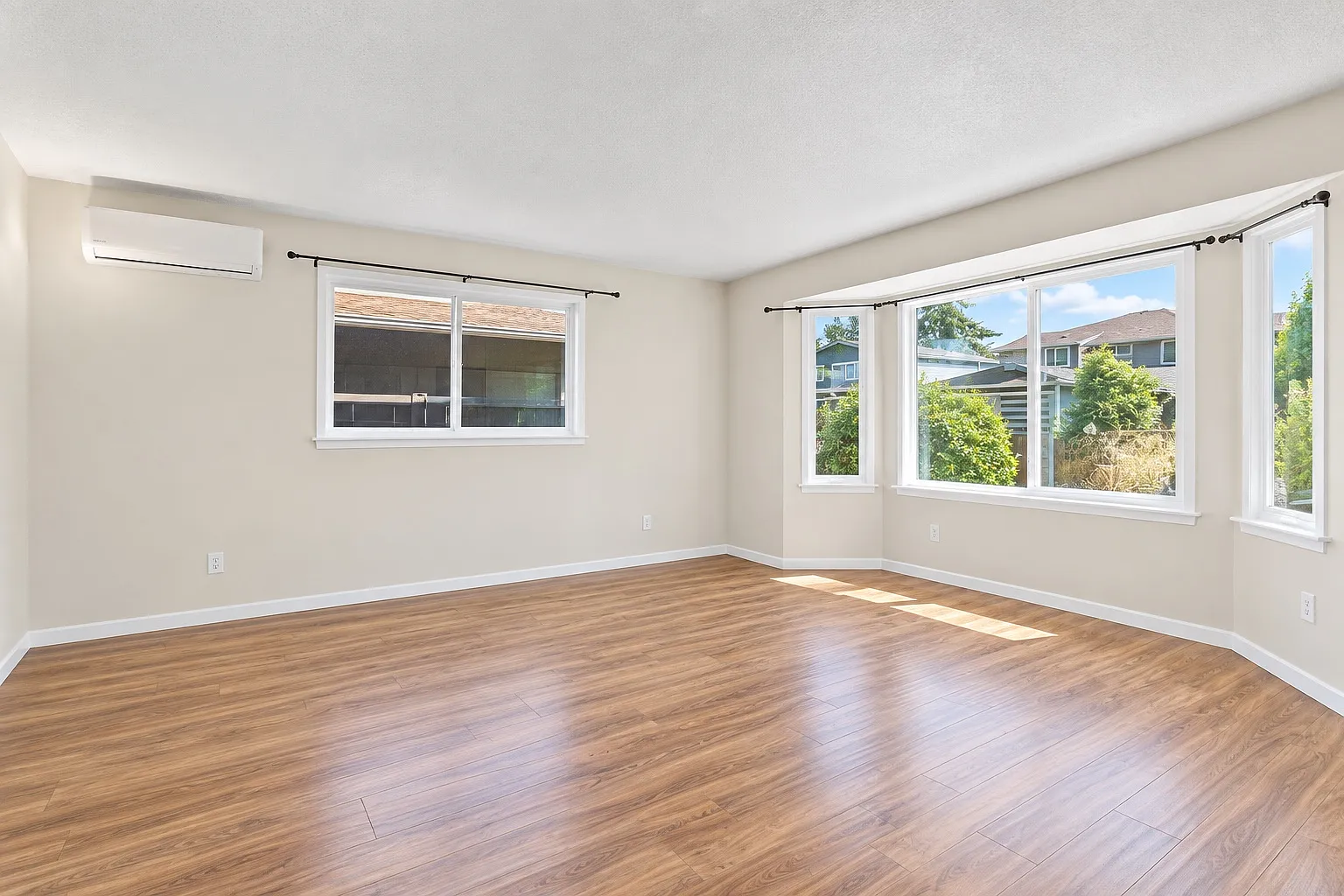 3 bed, 1392 sqft, $3,150 — Photo 4