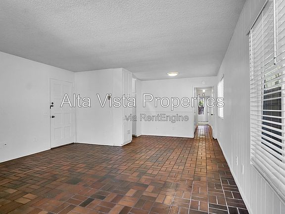 4th image of 325 Rosemont St