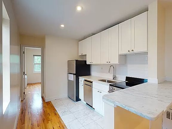 3rd image of 118 E 92nd St APT 3C