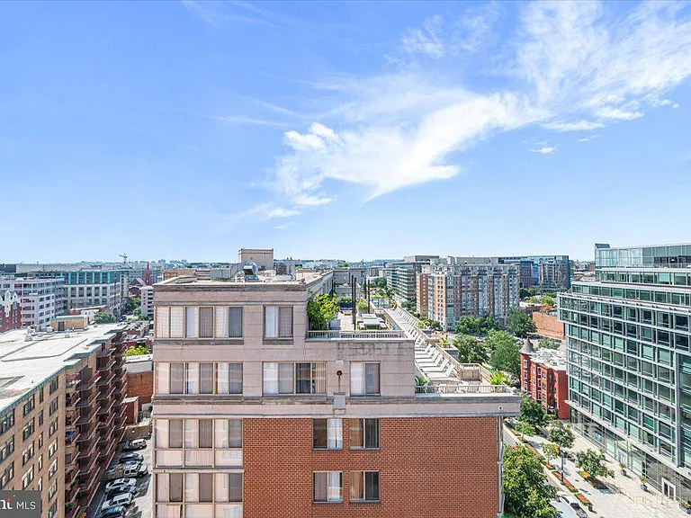 400 Massachusetts Ave NW #820 — Photo 32