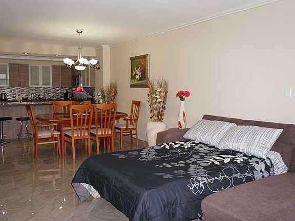 4th image of 19390 Collins Ave APT 1615