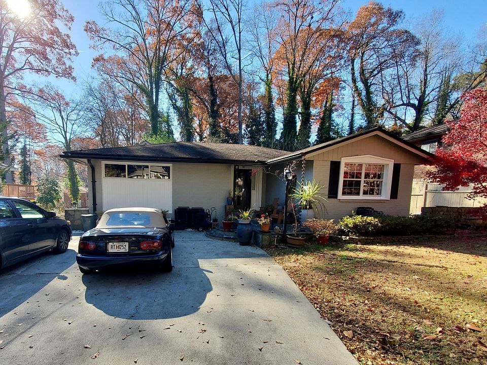 Front of House (apartment is on lower level and is accessed via steps at end of driveway on the left side). Motion detecting security lights are activated from driveway to terrace door.