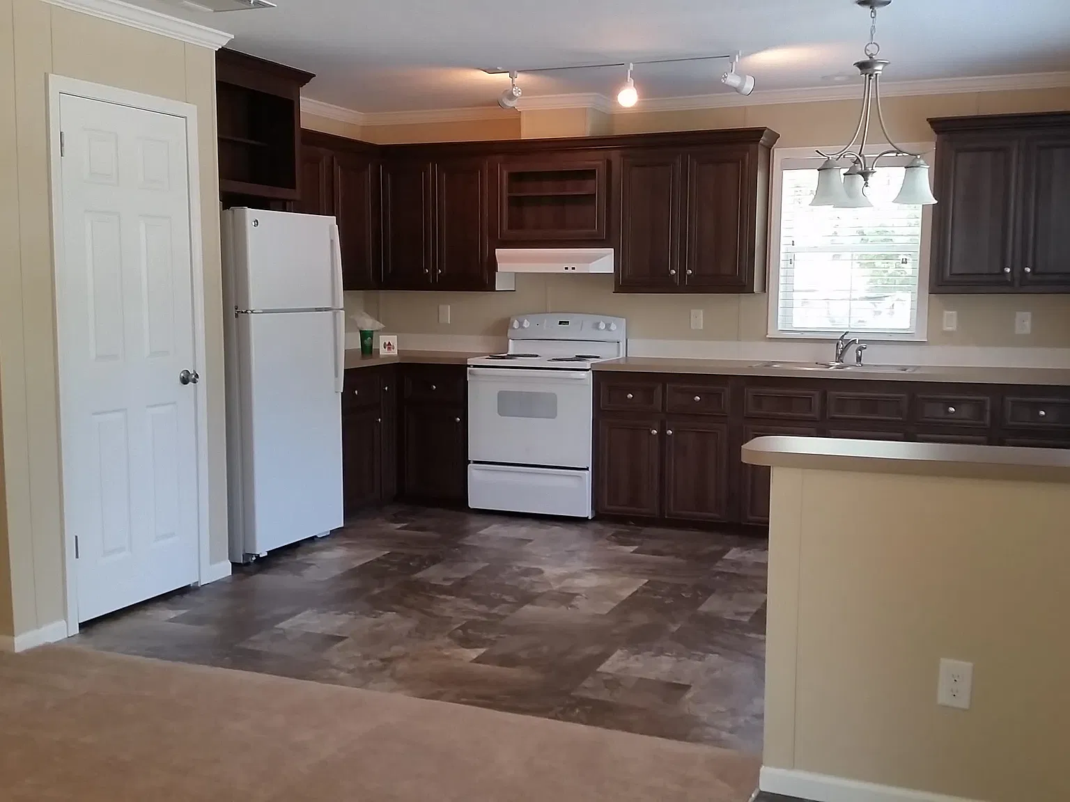 2 bed, 960 sqft, $1,350 — Photo 3