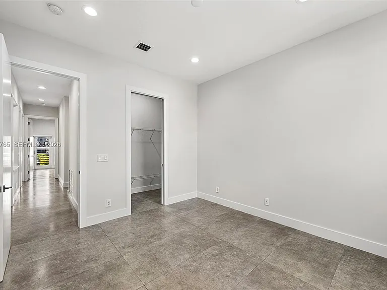 552 Palm Dr — Photo 57