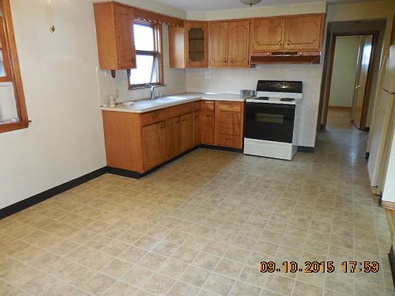 4th image of 321 Joseph Dr