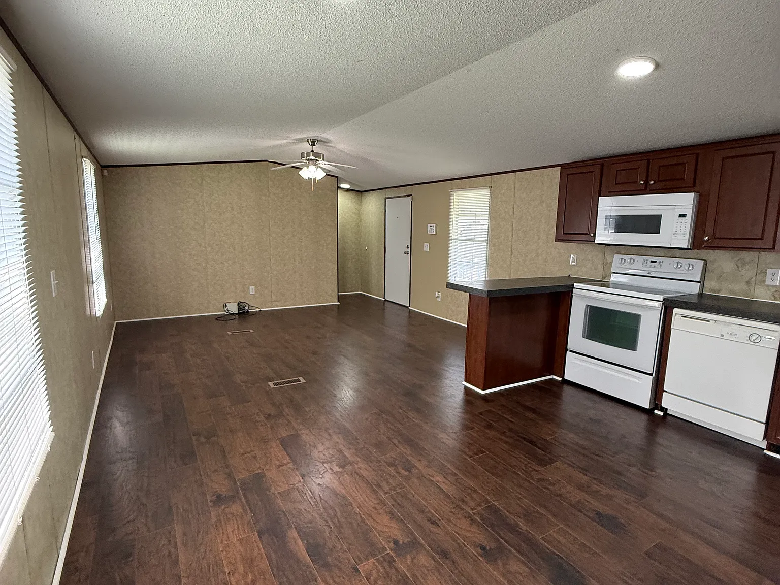8361 Hackberry St — Photo 2