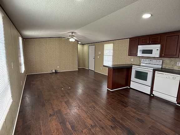 2nd image of 8361 Hackberry St