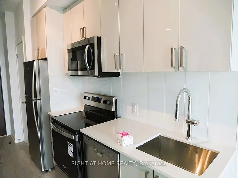 2782 Barton St N #903 — Photo 5