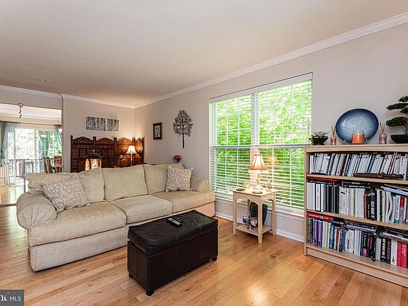 5th image of 146 Quiet Waters Pl