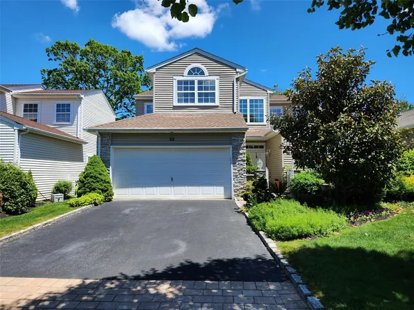 53 Hamlet Drive, Hauppauge, NY 11788