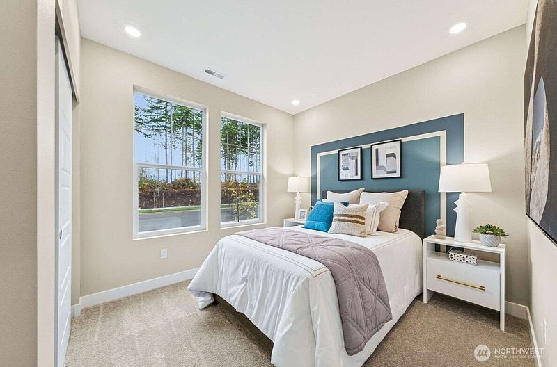 5th image of 14702 207th Avenue E #775